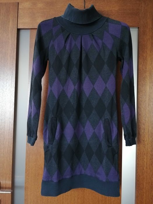 Długi sweter-sukienka z golfem
