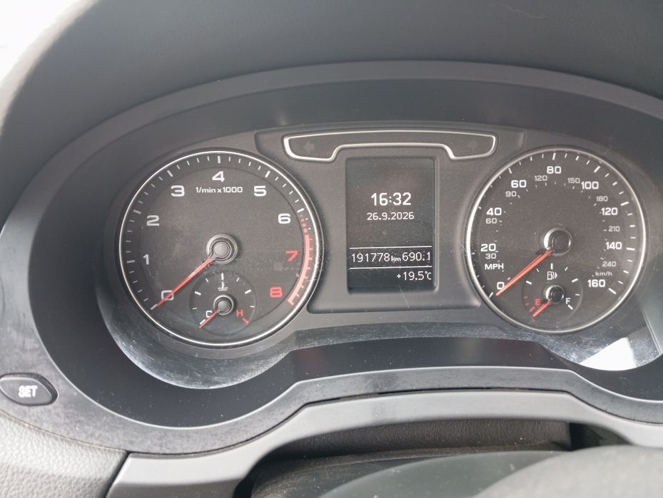 Продам AUDI Q3 quattro