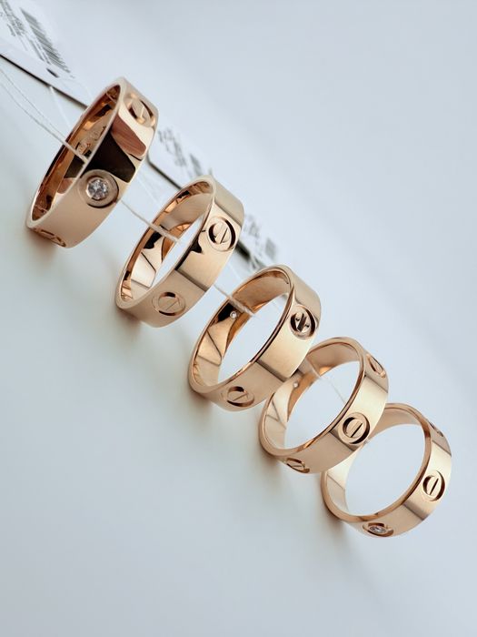 Золоті каблучки нові