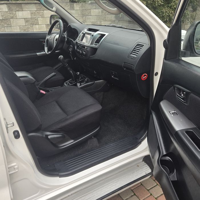 Продам Toyota Hilux 2013