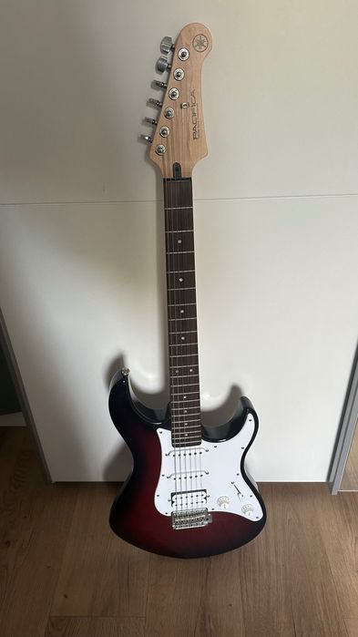 Gitara elektryczna w idealnym stanie