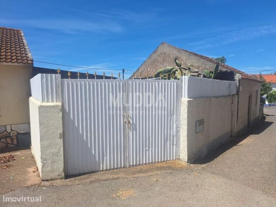Armazém com enorme potencial para habitação no Peral 300m2 , Cadaval