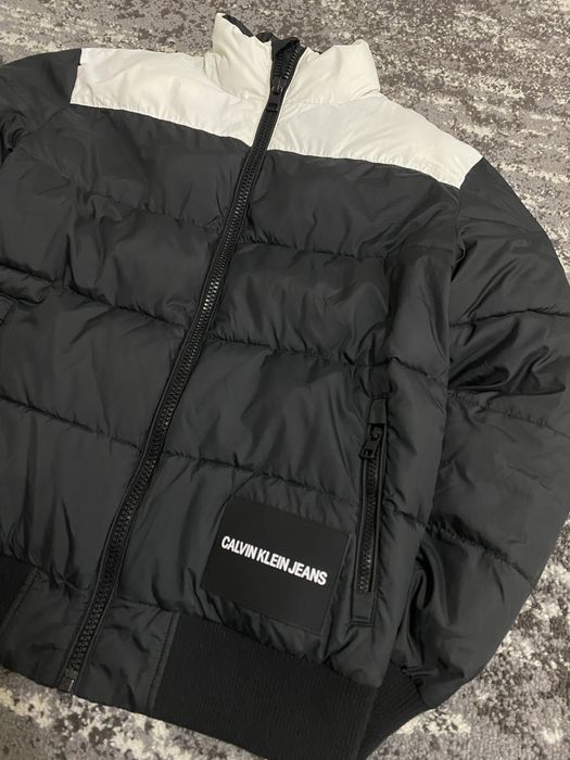 Пуховик Calvin Klein С-М розмір чорно білого кольору