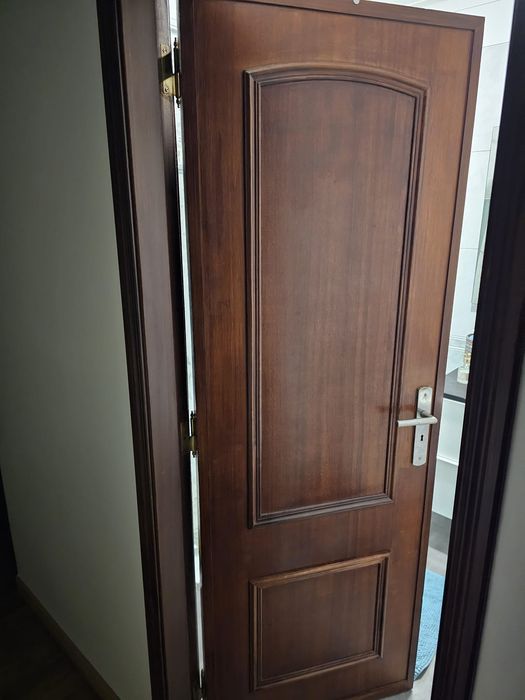 Portas madeira com vidro e sem