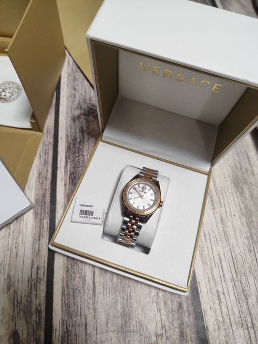 Годинник Versace VE8100624 Оригінал