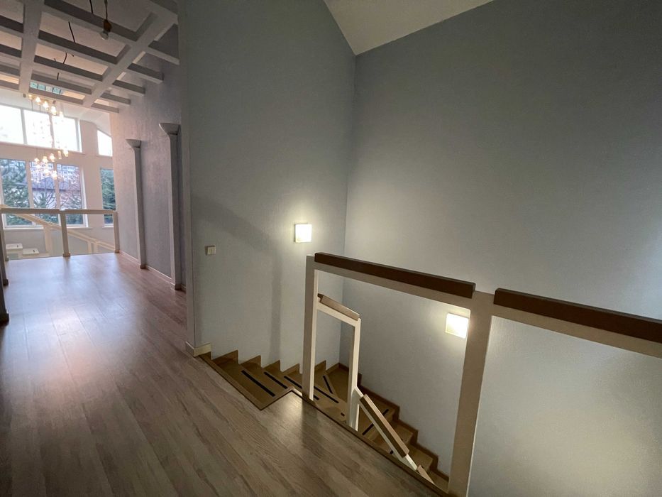 Будинок з ремонтом  на ділянці 18 соток в центральній частині Бучі