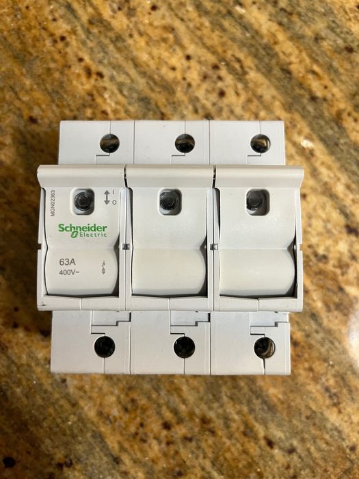 Rozłącznik bezpiecznikowy MGN 02363 63A 3-biegunowy bez wkładek Schneider Electric