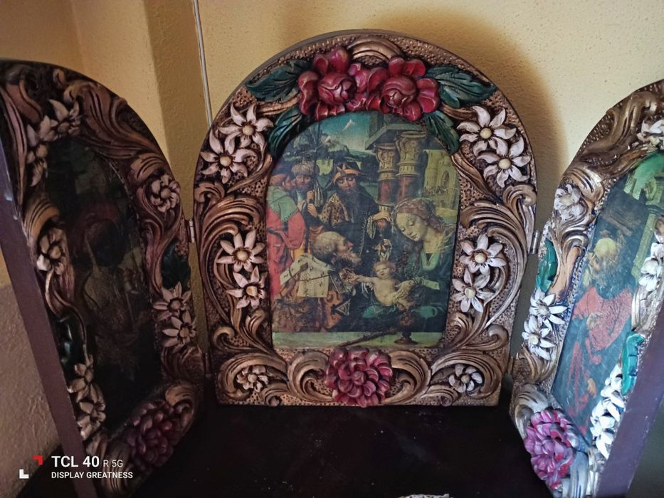 Tríptico antigo pintado à mão