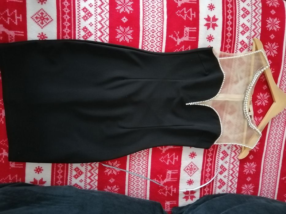 Sukienka wyjściowa, gołe plecy, perły. Rozm. S-36