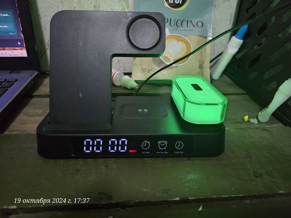 Зарядка 4 в 1 + годинник