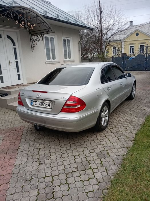 Пиодається Мерседес 211,2,2 дизель,автомат.