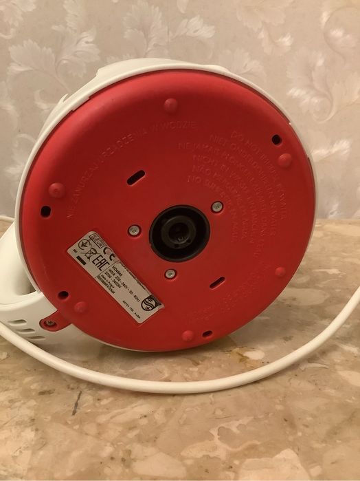 Электрочайник Philips.