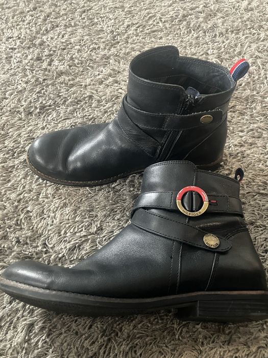 Sztylbety marki Tommy Hilfiger