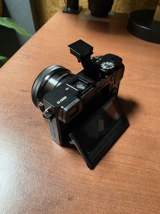 Sony a6000 + Kit Lens + extras