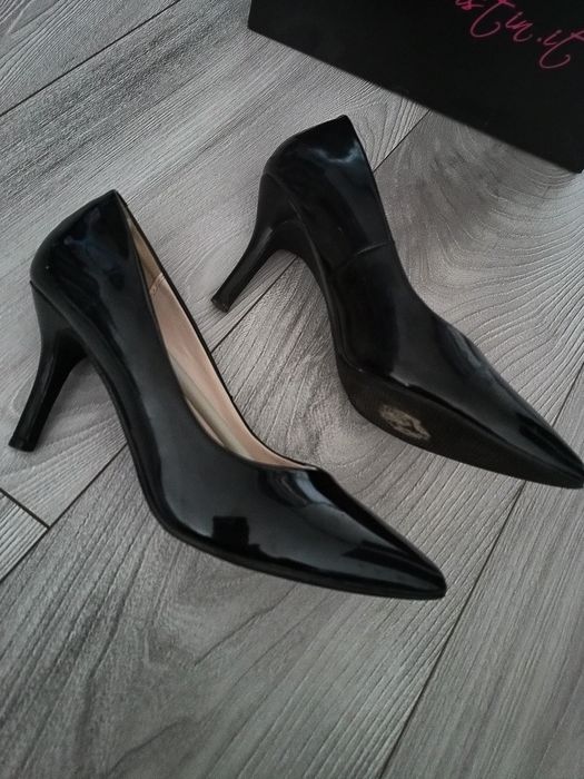 Стильні шкірянні туфельки