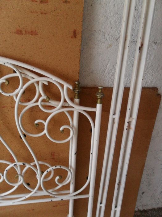 Vintage solid iron single bed64585191843201124