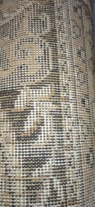 продам килим 2,63х1,90м новий