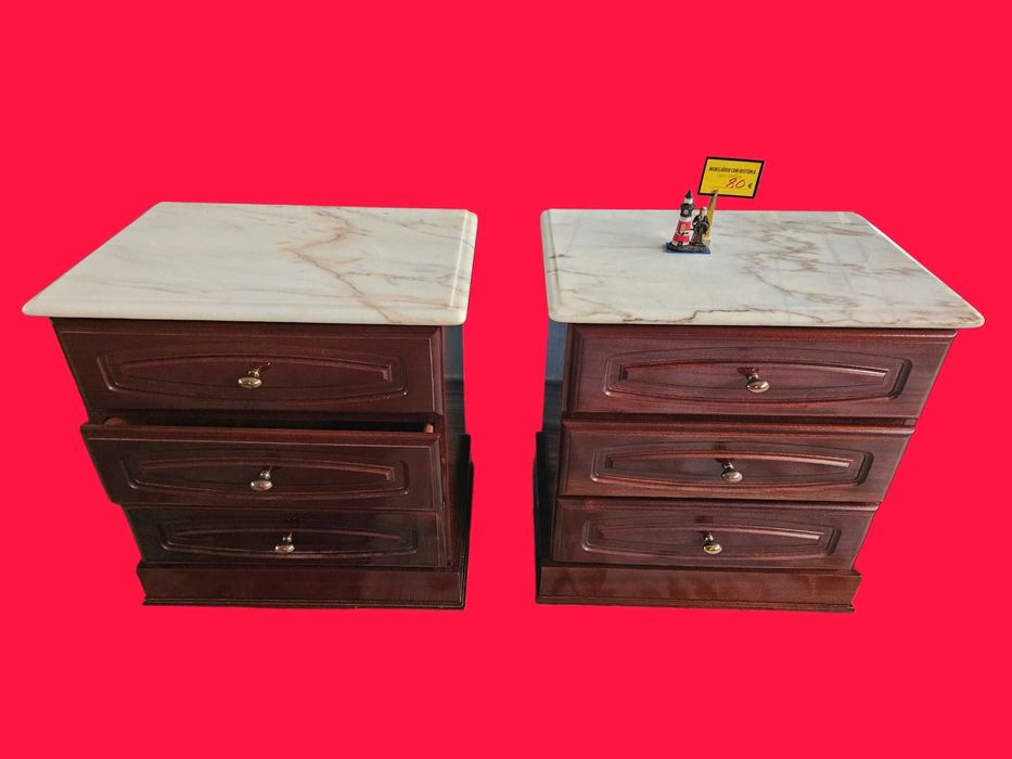 Excelentes mesas de cabeceira em madeira com tamp