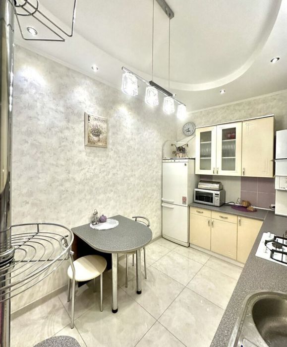 Здається чудова 4 кімнатна квартира в центрі міста.