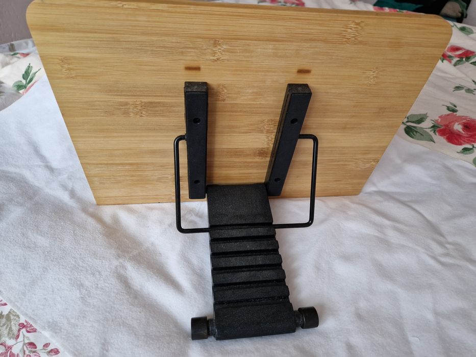 Продається підставкв для ноутбука.