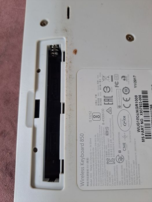 Stara klawiatura bezprzewodowa Microsoft 8