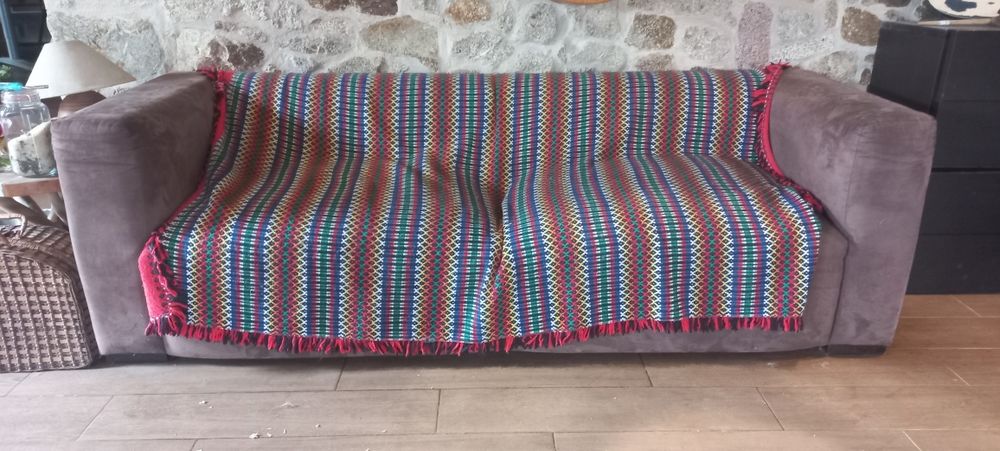 Sofá grande castanho