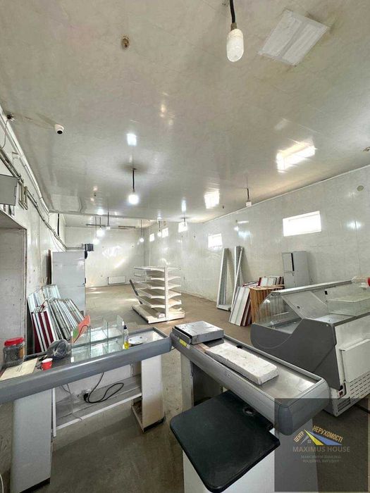 Комерційна будівля Кельмінці