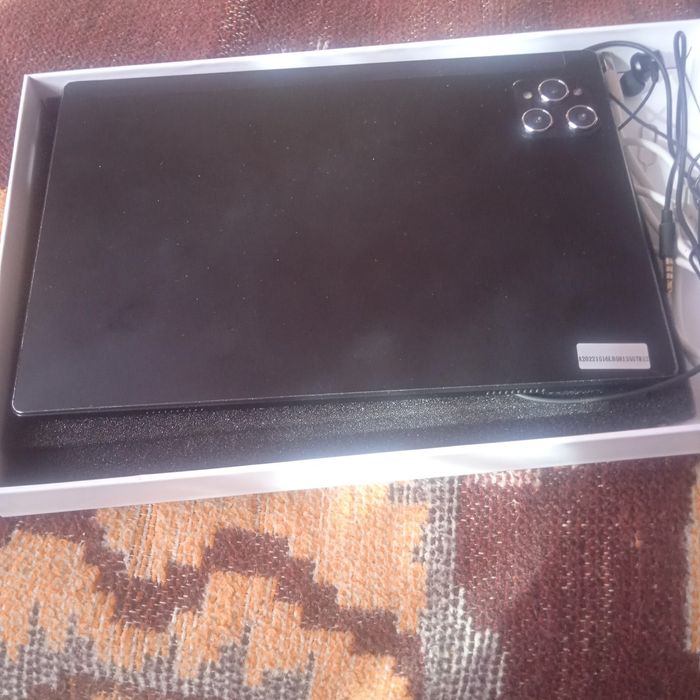 Планшет в використанні майже не був 3000гр