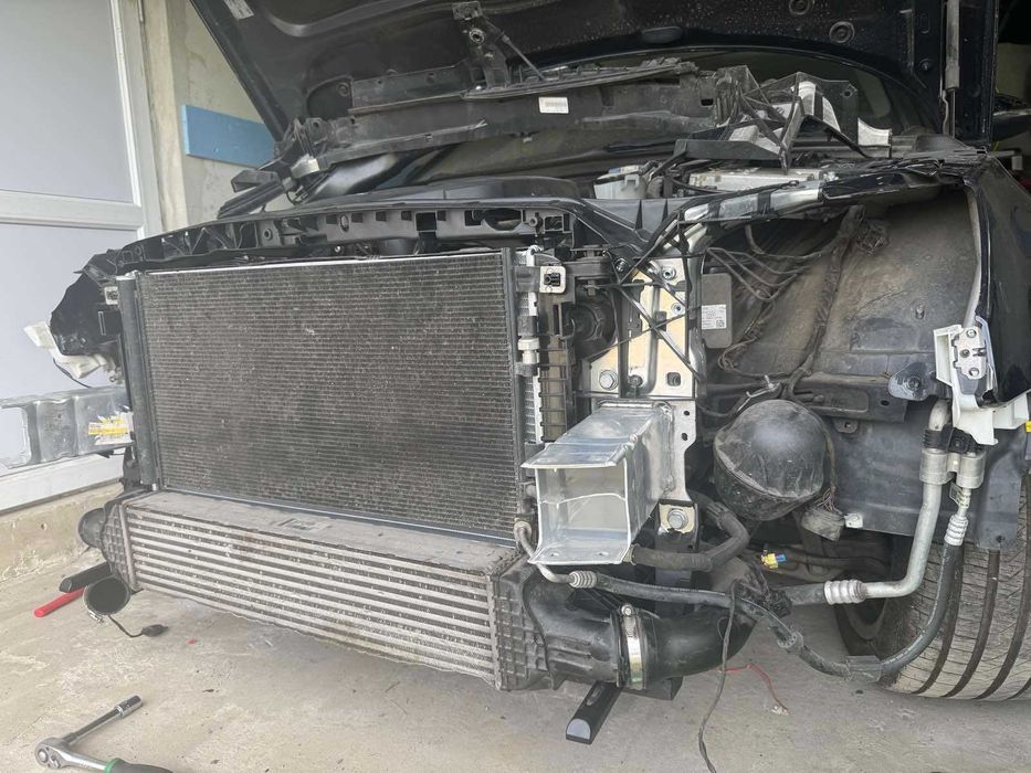 Audi A4 B9 панель радіаторів телевізор Ауді А4 Б9