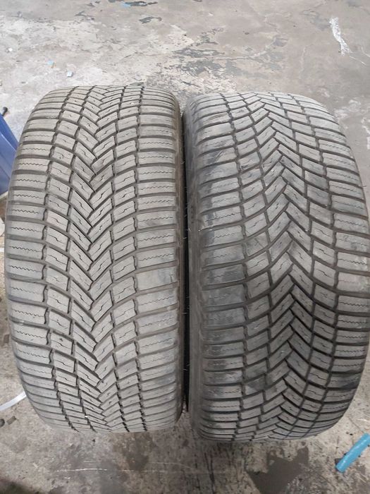 225/40R19 Dwie używane opony całoroczne Bridgestone