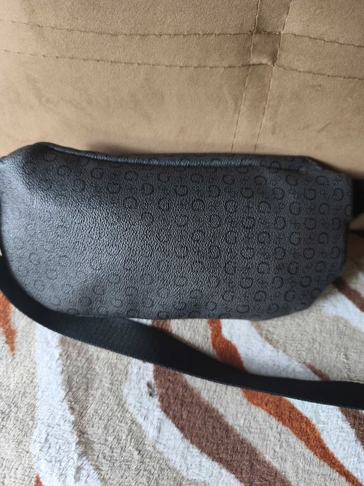 Oryginalna Nerka GUESS Black Monogram (Kod F117)  Stan Idealny jak Nowa.