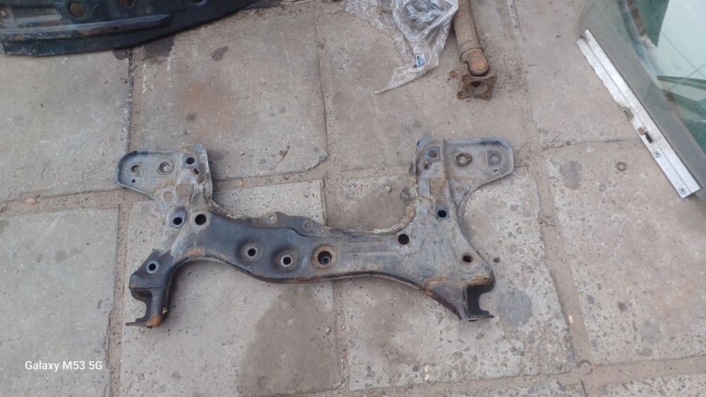 Подрамник балка Тойота королла е11 е110 е111 е10 TOYOTA COROLLA