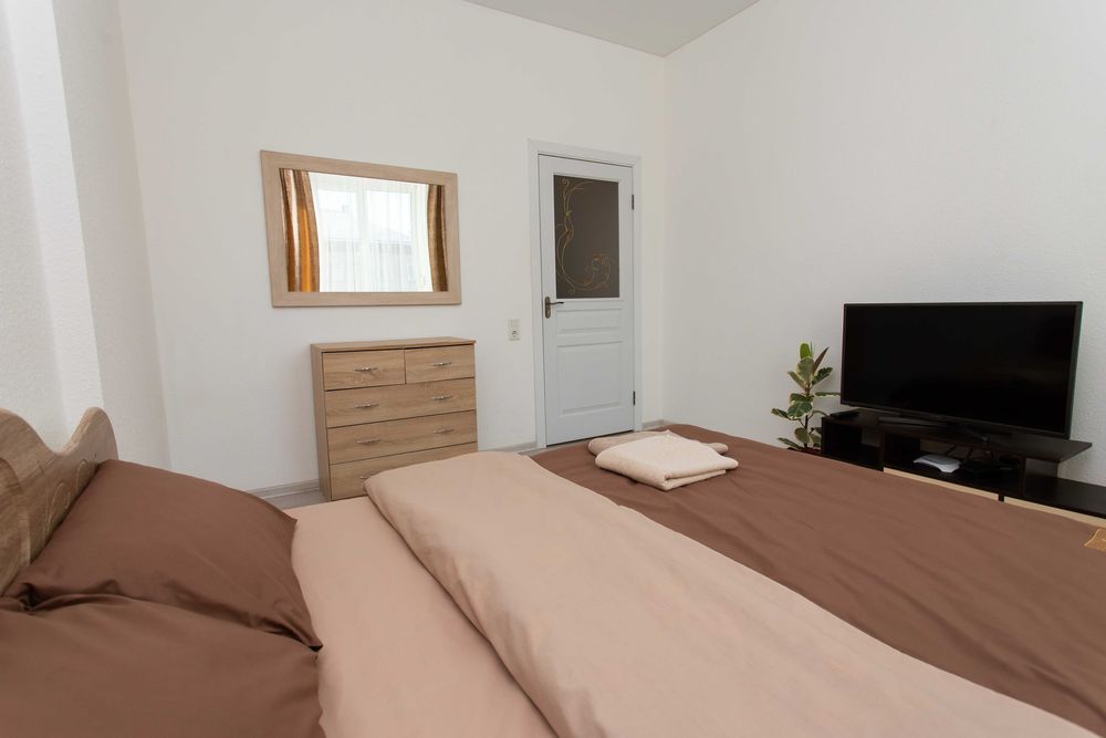 Центр. Хмельницького 6а. 2 кімнати. Власник. Квартира подобово