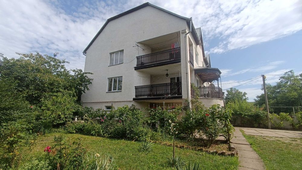 Оренда чудового, великого будинку в одному з кращих районів міста!