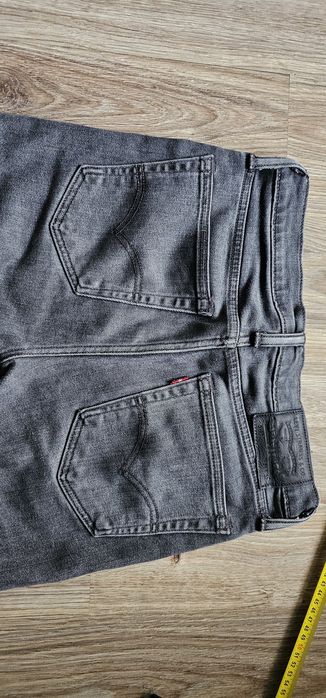 Levis spodnie dżinsowe męskie rozmiar W31 L32 wymiary na zdjęciach