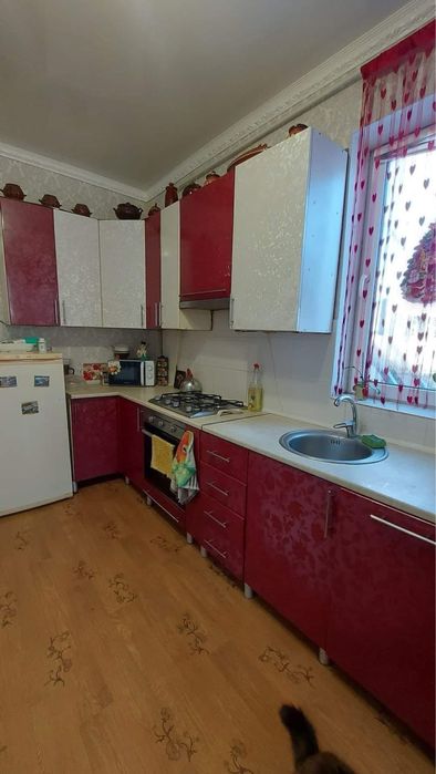 Продам 1/2 частину будинку з гаражем