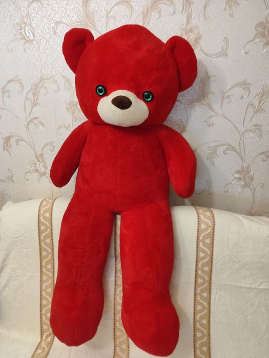 Большой плюшевый Мишка