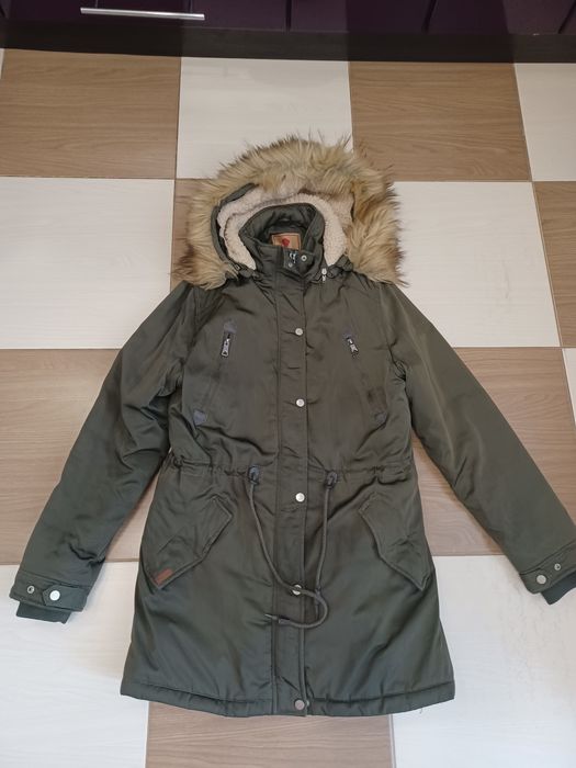 Зимова жіноча куртка 46-48