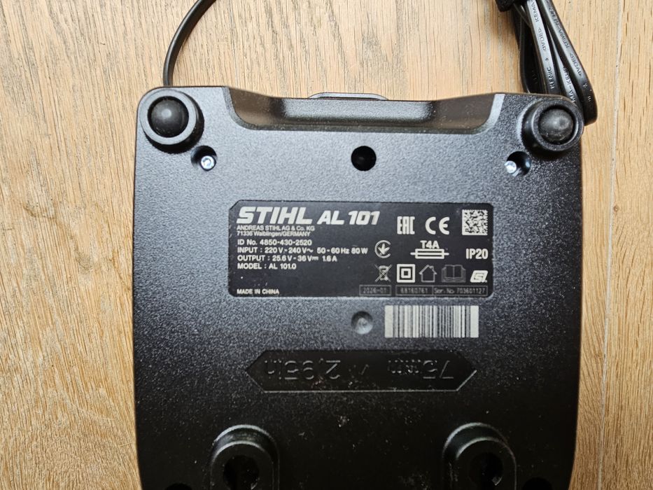 Ładowarka STIHL do akumulatora, model AL 101