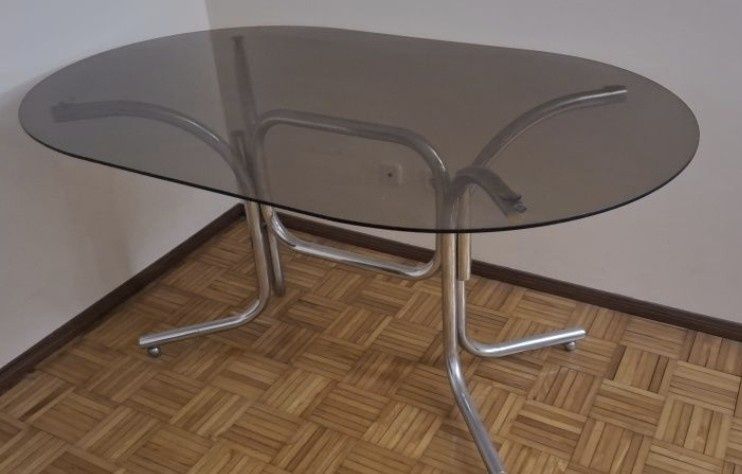 Mesa com tampo de vidro