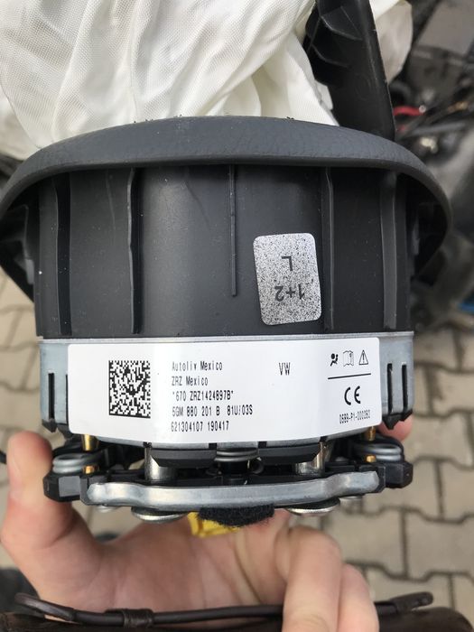 Капот  Golf 7 до рест