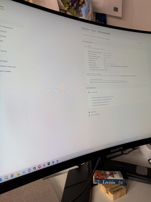 Monitor Gigabyte M32QC 2K 165Hz