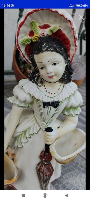 Boneca antiga porcelana