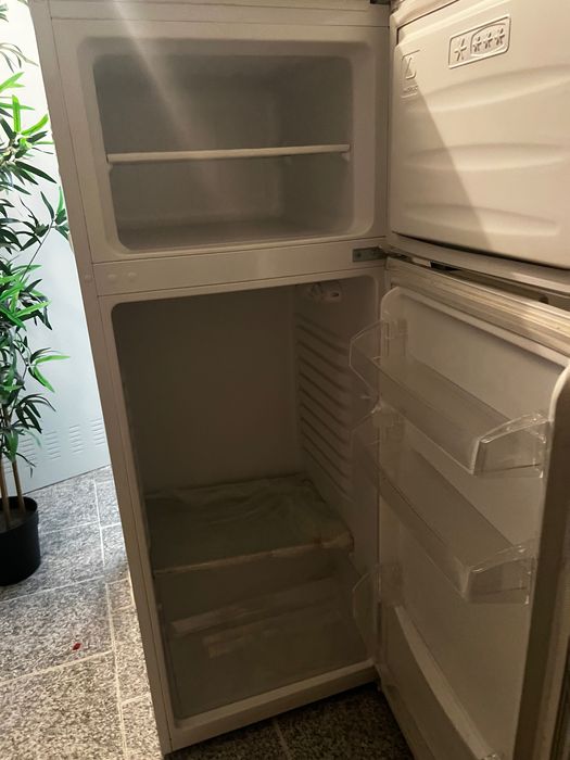 Frigorífico Kunft 215L