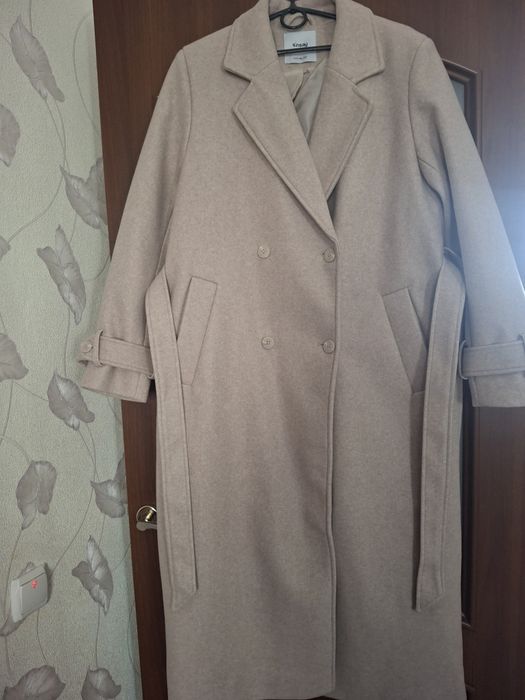 Продам пальто довге