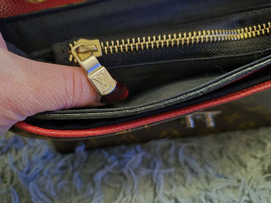 Рідкісна модель: Сумка Louis Vuitton Pallas Chain Dahlia