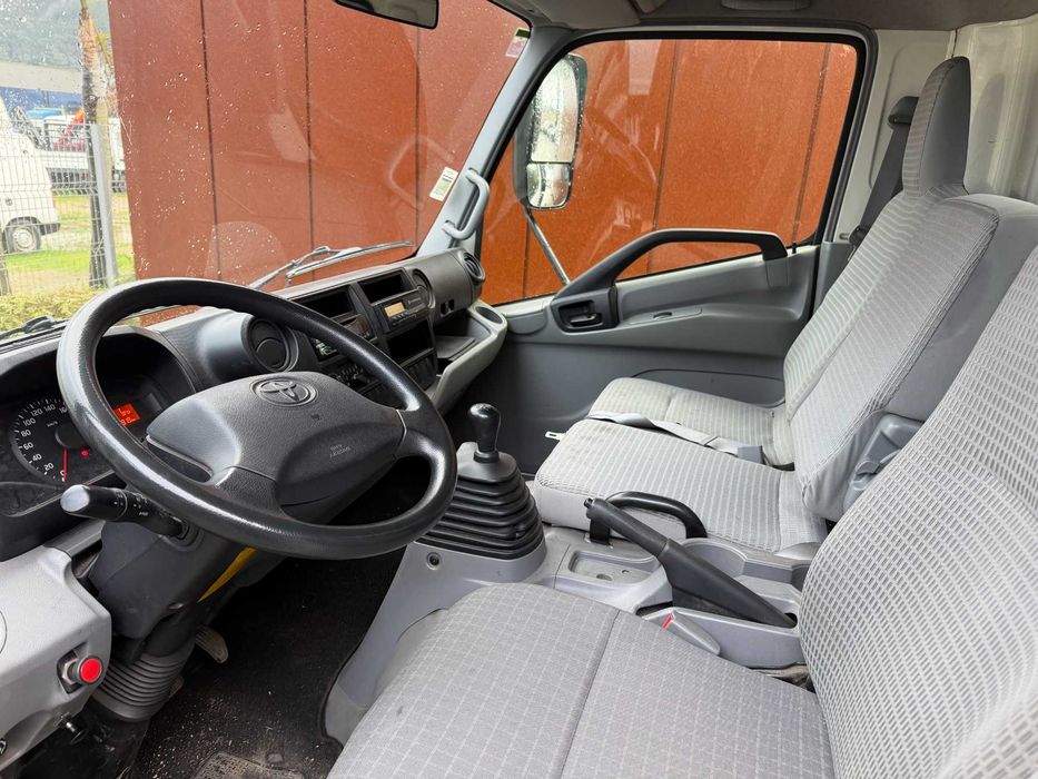 Carrinha toyota dyna tribasculante 7.5t