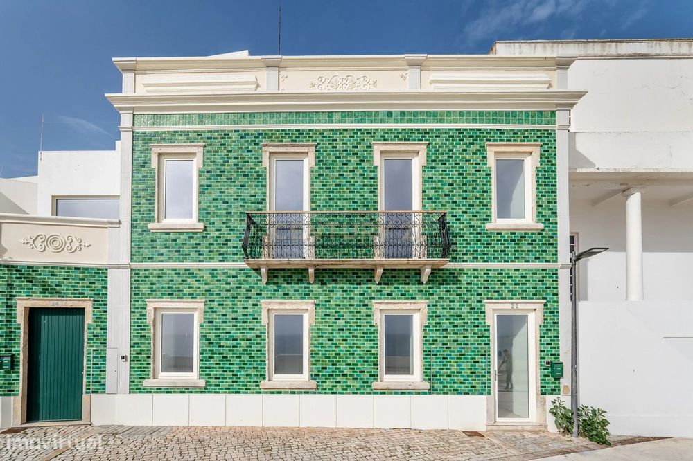Moradia em primeira linha Mar com piscina no Terraço. Com uma Vista ún
