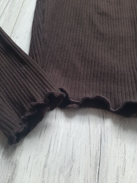 brązowa bluzka z dlugim rekawem