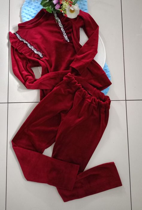 Bordowy welurowy dres 134/140 cm